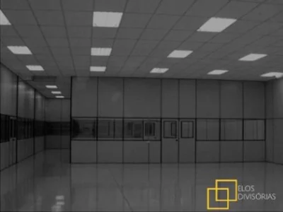 Divisórias de Eucatex com vidro e porta dupla